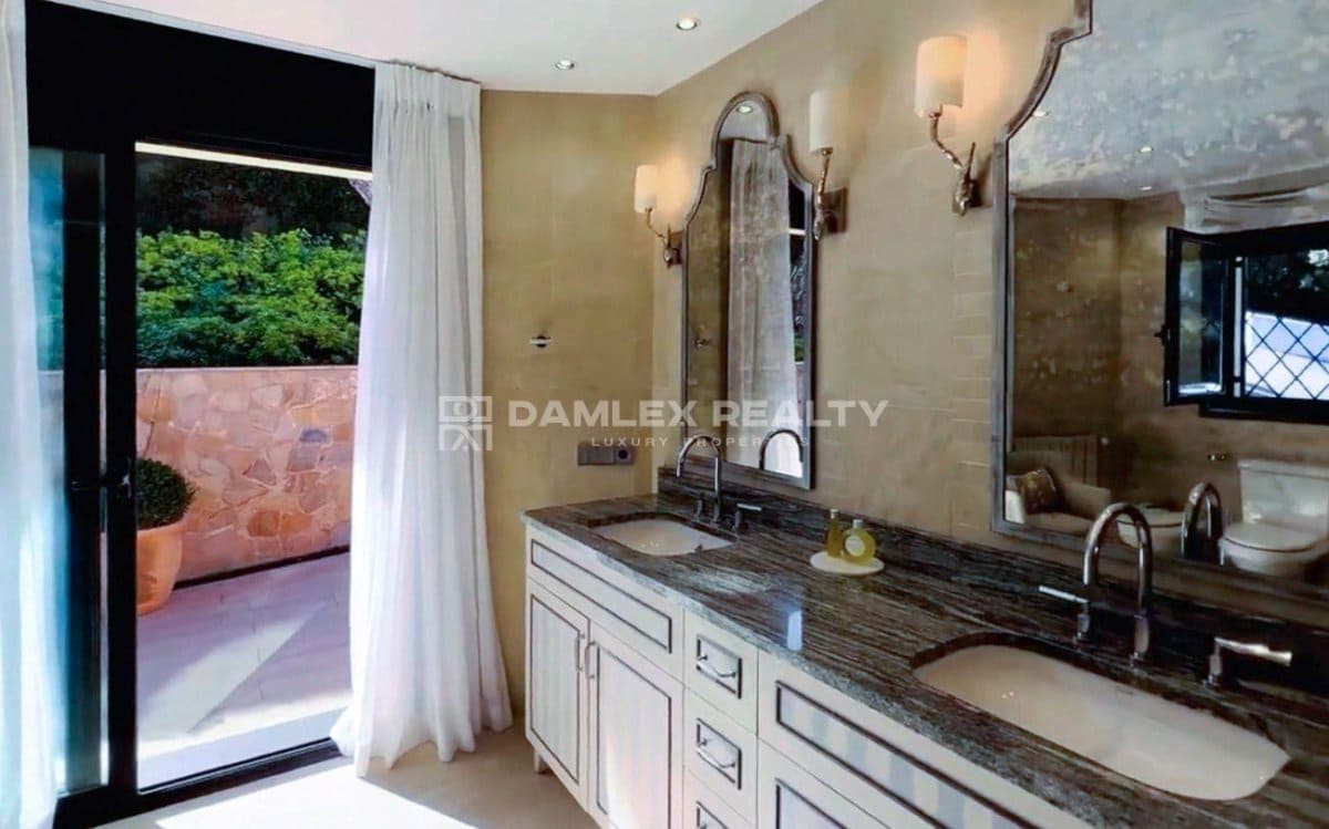 5 makuuhuone Huvila myytävänä paikassa Santa Cristina d'Aro mukana uima-altaan - 2 500 000 € (Ref: 8902840)