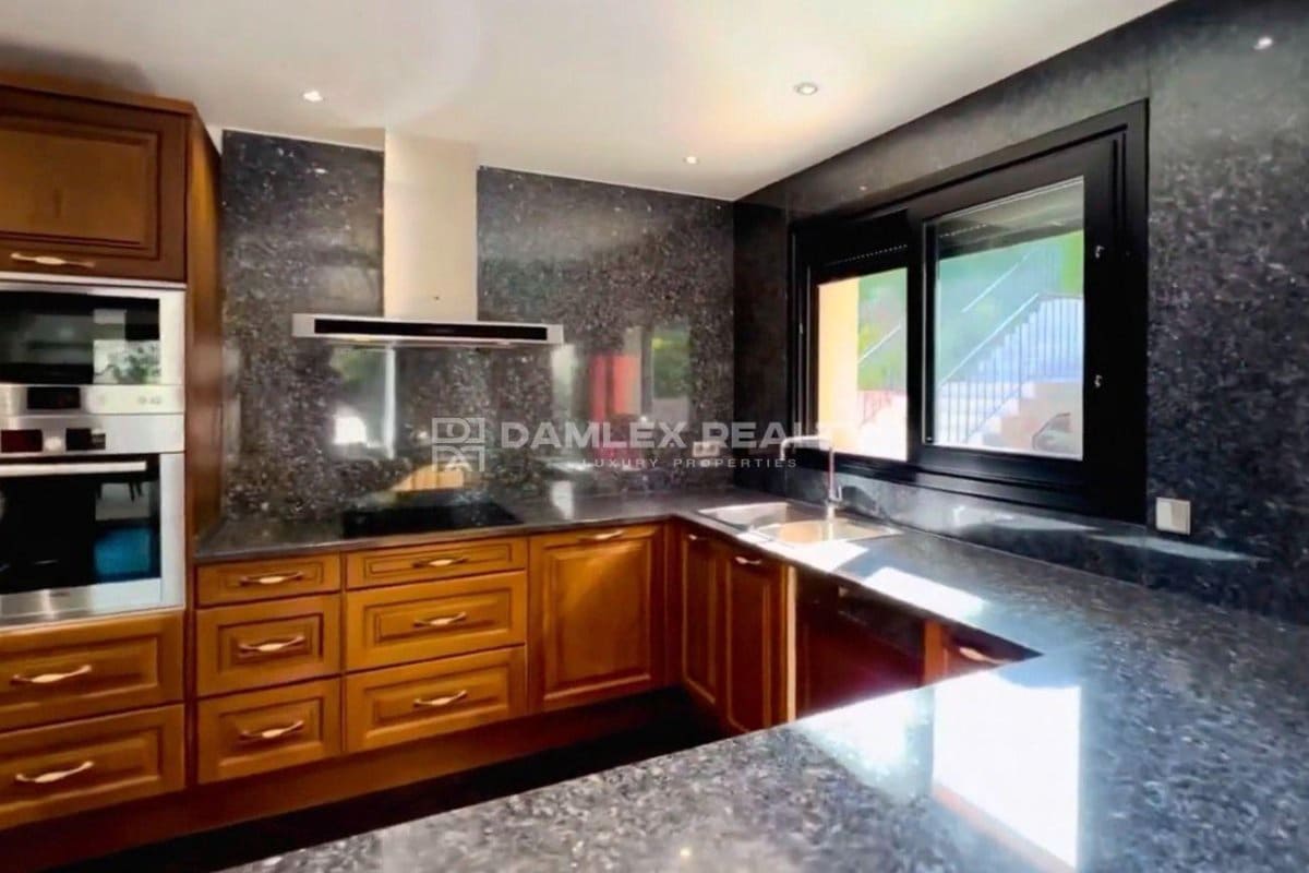 5 makuuhuone Huvila myytävänä paikassa Santa Cristina d'Aro mukana uima-altaan - 2 500 000 € (Ref: 8902840)