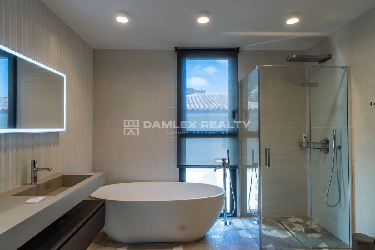 4 soveværelse Villa til salg i Blanes med swimmingpool garage - € 3.950.000 (Ref: 8949480)