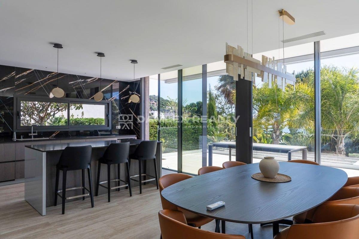 4 soveværelse Villa til salg i Blanes med swimmingpool garage - € 3.950.000 (Ref: 8949480)