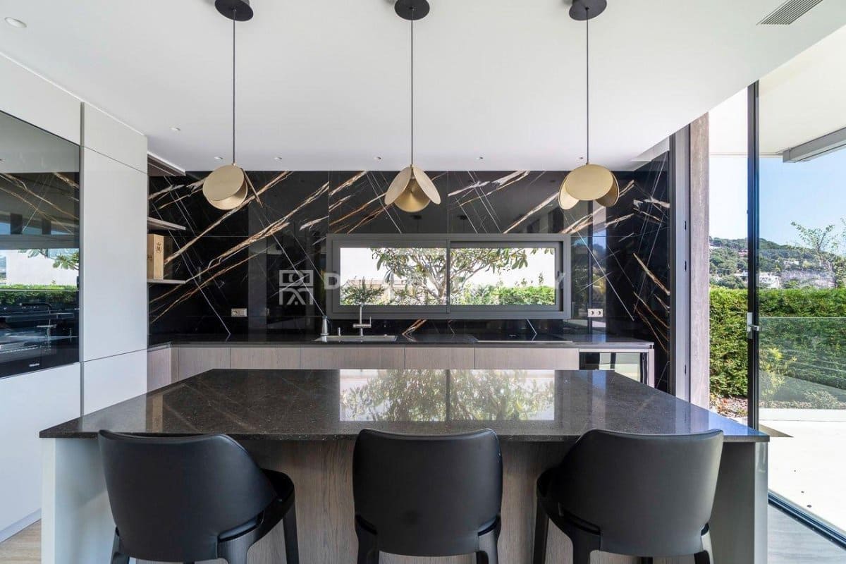 4 soveværelse Villa til salg i Blanes med swimmingpool garage - € 3.950.000 (Ref: 8949480)