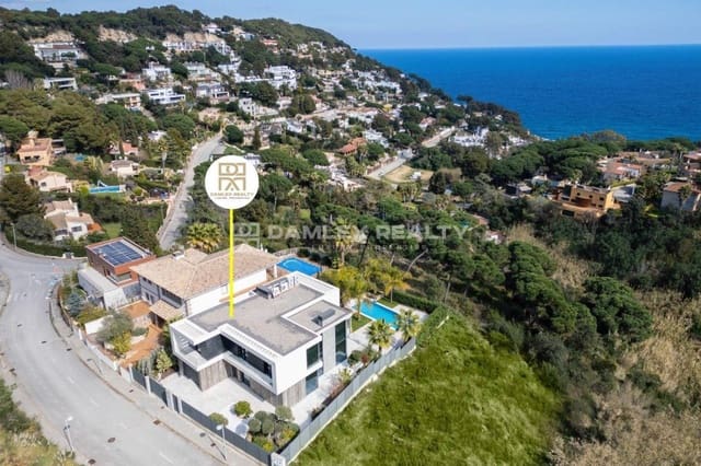 4 bedroom Villa for sale in Blanes with pool garage - € 3,950,000 (Ref: 8949480)