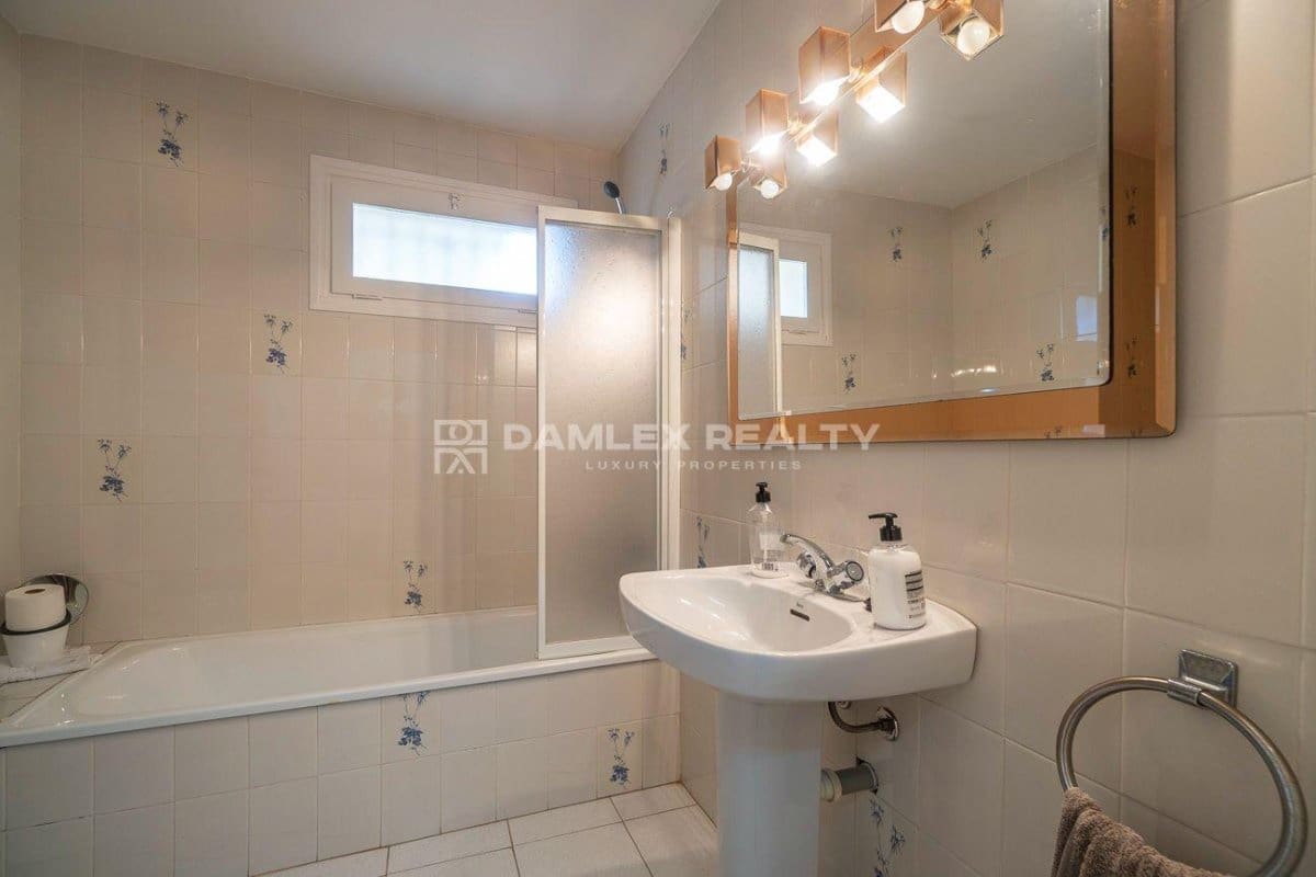 4 makuuhuone Huvila myytävänä paikassa Santa Cristina d'Aro mukana uima-altaan - 699 000 € (Ref: 8960886)