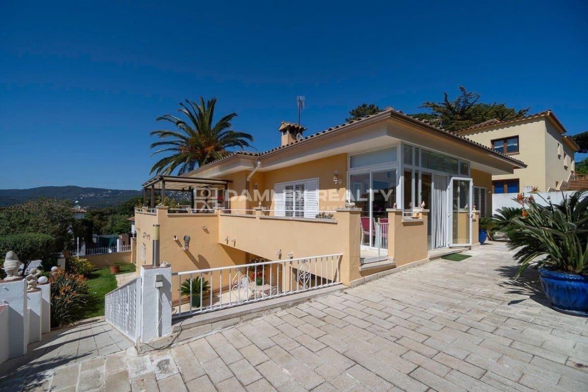 4 makuuhuone Huvila myytävänä paikassa Santa Cristina d'Aro mukana uima-altaan - 699 000 € (Ref: 8960886)