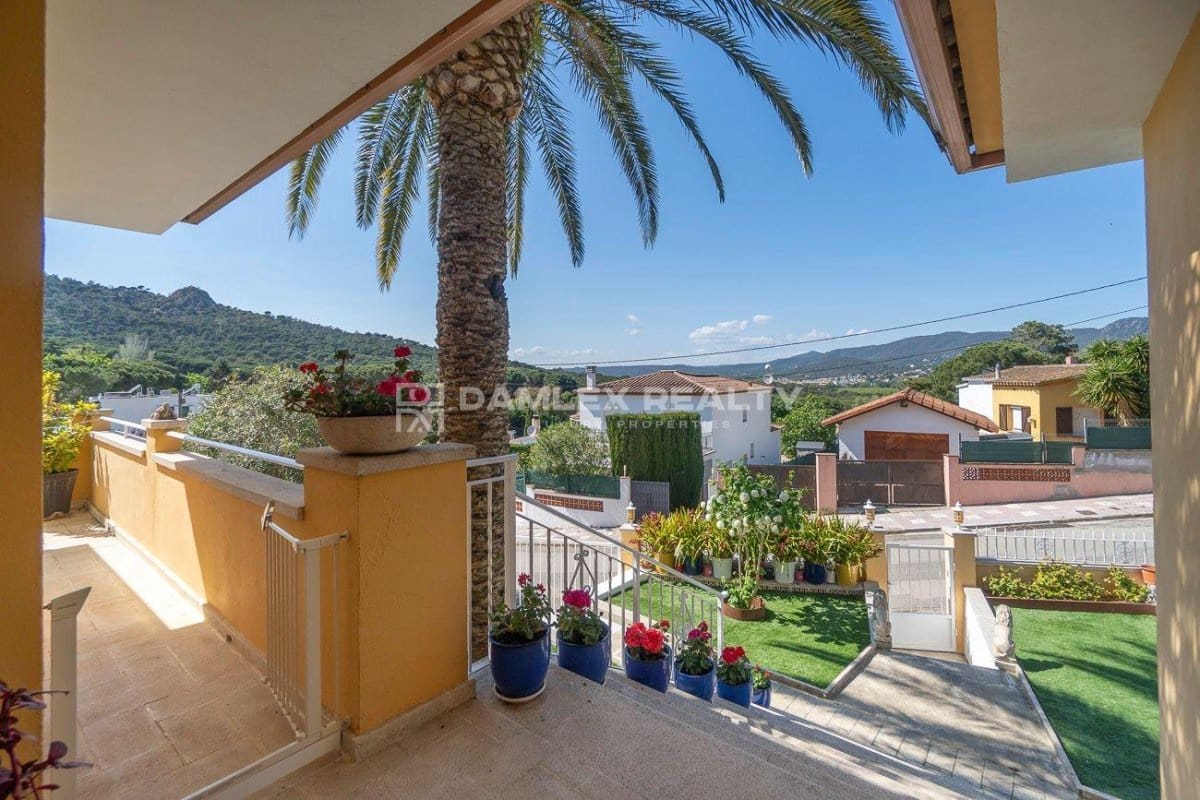 4 makuuhuone Huvila myytävänä paikassa Santa Cristina d'Aro mukana uima-altaan - 699 000 € (Ref: 8960886)