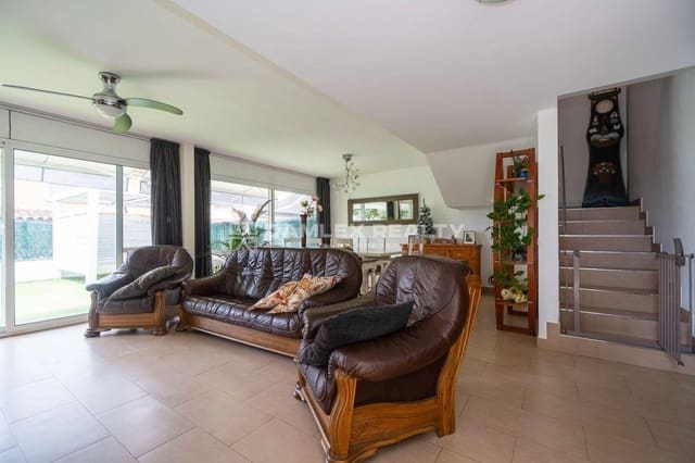 4 bedroom Villa for sale in Santa Cristina d'Aro - € 450,000 (Ref: 9019536)