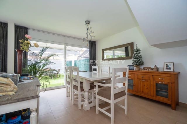 4 bedroom Villa for sale in Santa Cristina d'Aro - € 450,000 (Ref: 9019536)