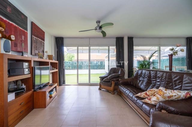 4 bedroom Villa for sale in Santa Cristina d'Aro - € 450,000 (Ref: 9019536)