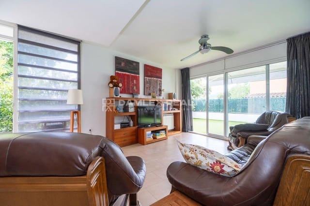 4 bedroom Villa for sale in Santa Cristina d'Aro - € 450,000 (Ref: 9019536)