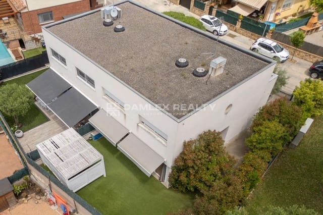 4 bedroom Villa for sale in Santa Cristina d'Aro - € 450,000 (Ref: 9019536)