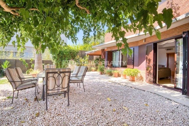 4 bedroom Villa for sale in Sant Feliu de Guíxols - € 890,000 (Ref: 9025632)