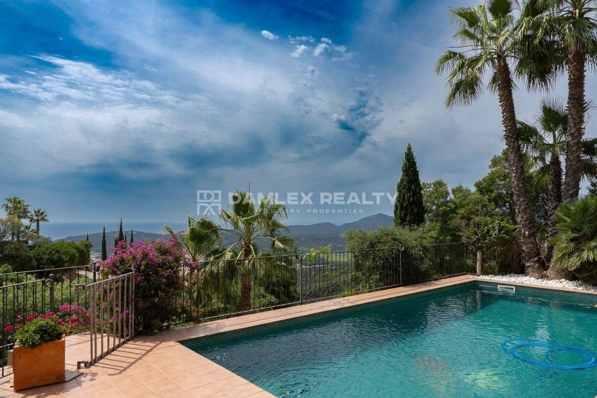 5 bedroom Villa for sale in Platja d'Aro with pool - € 1,050,000 (Ref: 9026346)
