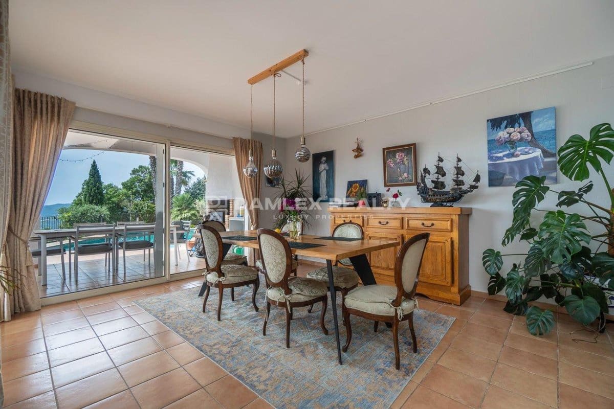 5 bedroom Villa for sale in Platja d'Aro with pool - € 1,050,000 (Ref: 9026346)