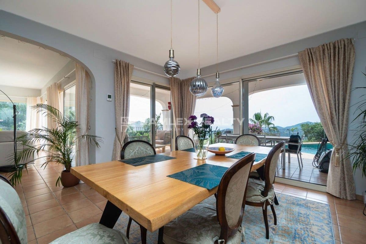 5 bedroom Villa for sale in Platja d'Aro with pool - € 1,050,000 (Ref: 9026346)