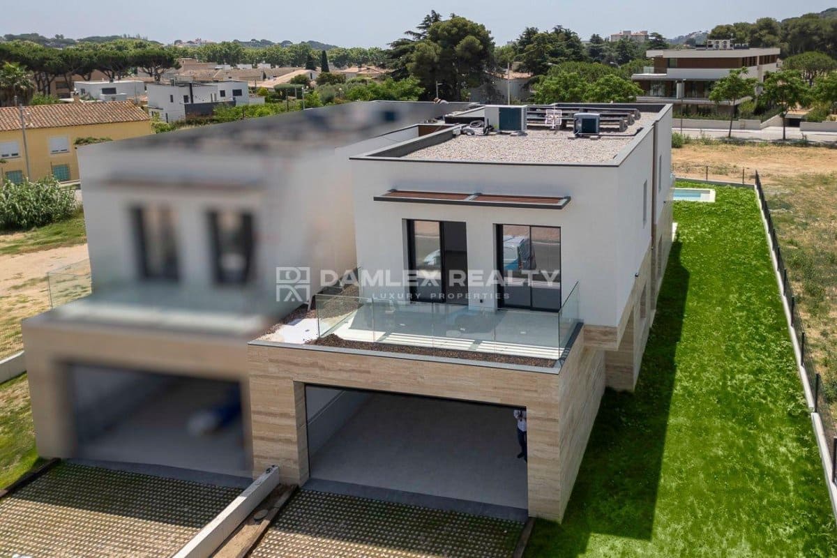 4 soveværelse Villa til salg i S'Agaro med swimmingpool - € 1.295.000 (Ref: 9057009)