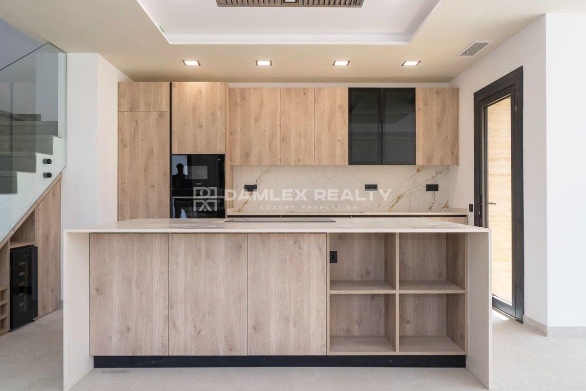 4 soveværelse Villa til salg i S'Agaro med swimmingpool - € 1.295.000 (Ref: 9057009)