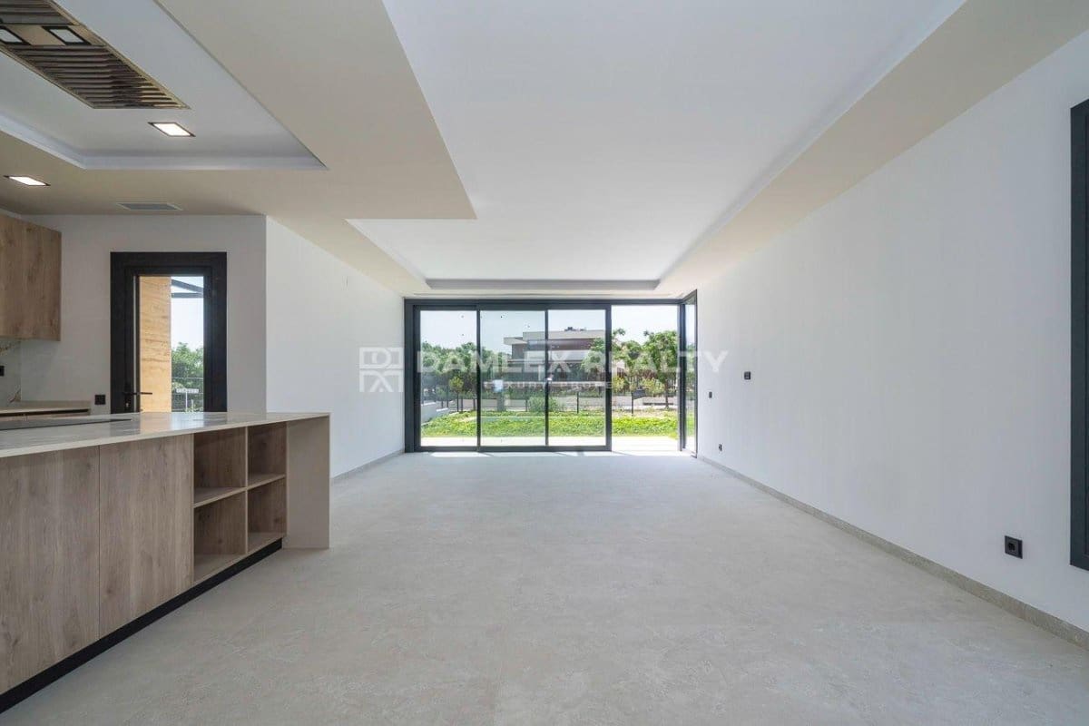 4 soveværelse Villa til salg i S'Agaro med swimmingpool - € 1.295.000 (Ref: 9057009)