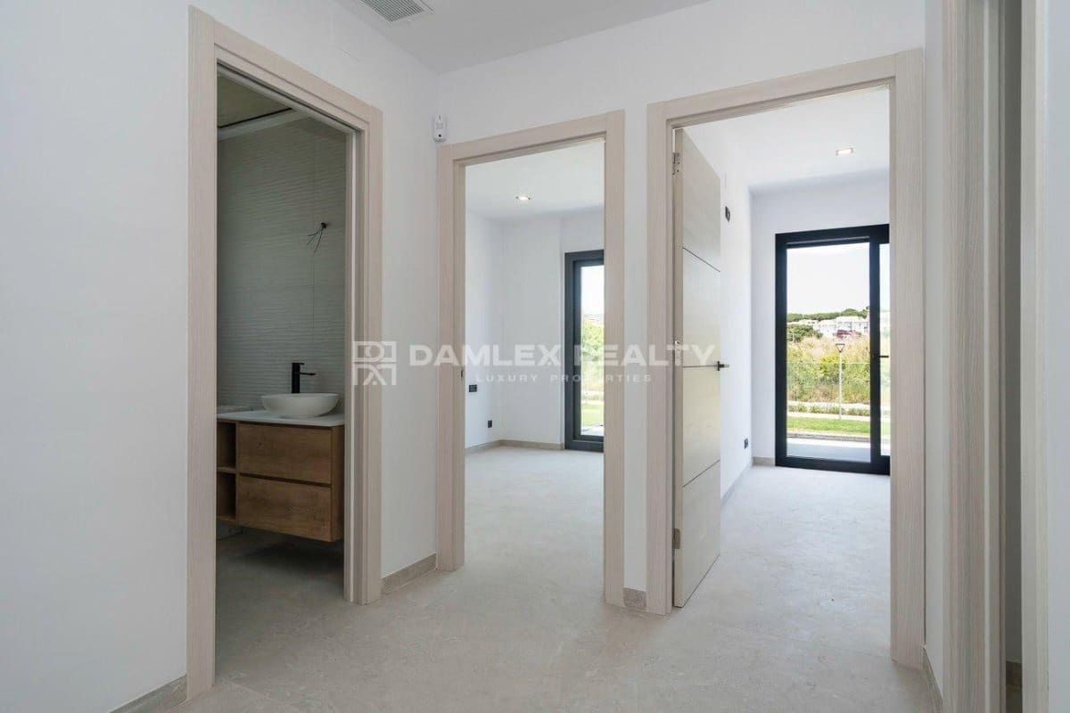 4 soveværelse Villa til salg i S'Agaro med swimmingpool - € 1.295.000 (Ref: 9057009)