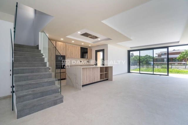 4 soveværelse Villa til salg i S'Agaro, Castell-Platja d'Aro med swimmingpool - € 1.295.000 (Ref: 9057009)