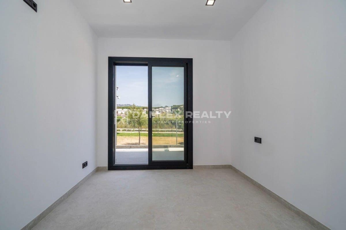 4 soveværelse Villa til salg i S'Agaro med swimmingpool - € 1.295.000 (Ref: 9057009)