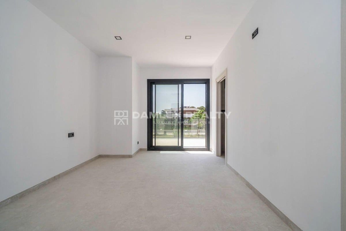 4 soveværelse Villa til salg i S'Agaro med swimmingpool - € 1.295.000 (Ref: 9057009)