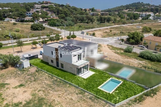 4 soveværelse Villa til salg i S'Agaro, Castell-Platja d'Aro med swimmingpool - € 1.295.000 (Ref: 9057009)