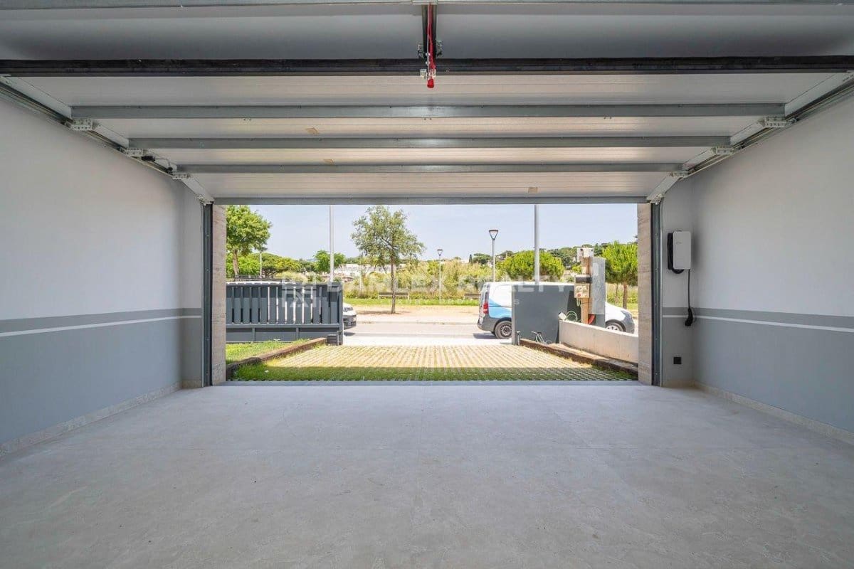 4 soveværelse Villa til salg i S'Agaro med swimmingpool - € 1.295.000 (Ref: 9057009)