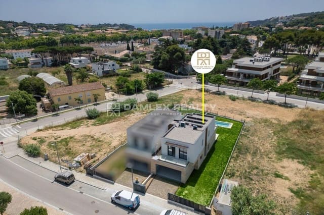 4 sovrum Villa till salu i S'Agaro, Castell-Platja d'Aro med pool - 1 295 000 € (Ref: 9057009)