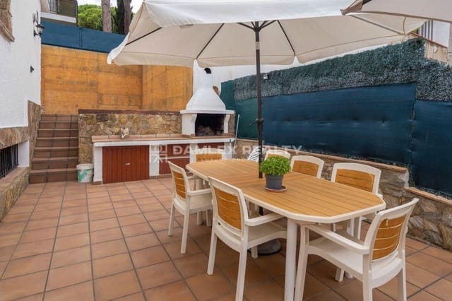 Chalet de 4 habitaciones en Platja d'Aro, Castell-Platja d'Aro en venta - 635.000 € (Ref: 9142576)