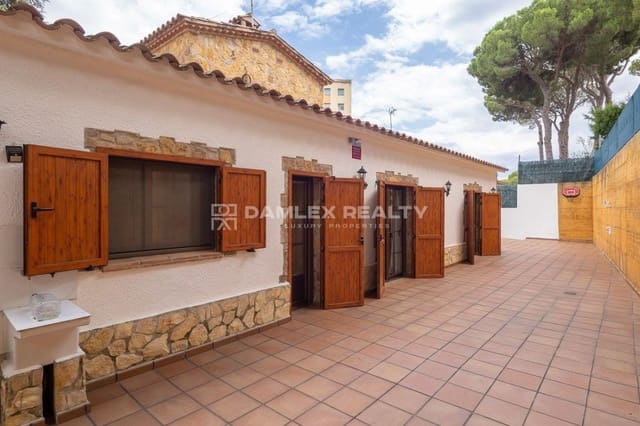 Chalet de 4 habitaciones en Platja d'Aro, Castell-Platja d'Aro en venta - 635.000 € (Ref: 9142576)