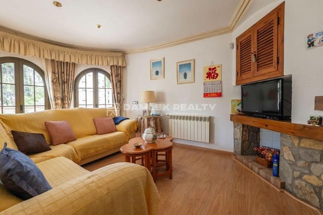 Chalet de 4 habitaciones en Platja d'Aro, Castell-Platja d'Aro en venta - 635.000 € (Ref: 9142576)