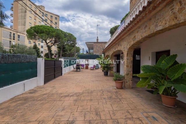 Chalet de 4 habitaciones en Platja d'Aro, Castell-Platja d'Aro en venta - 635.000 € (Ref: 9142576)