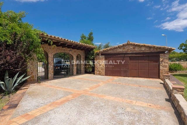 3 bedroom Villa for sale in Platja d'Aro, Castell-Platja d'Aro with pool - € 1,400,000 (Ref: 9145817)