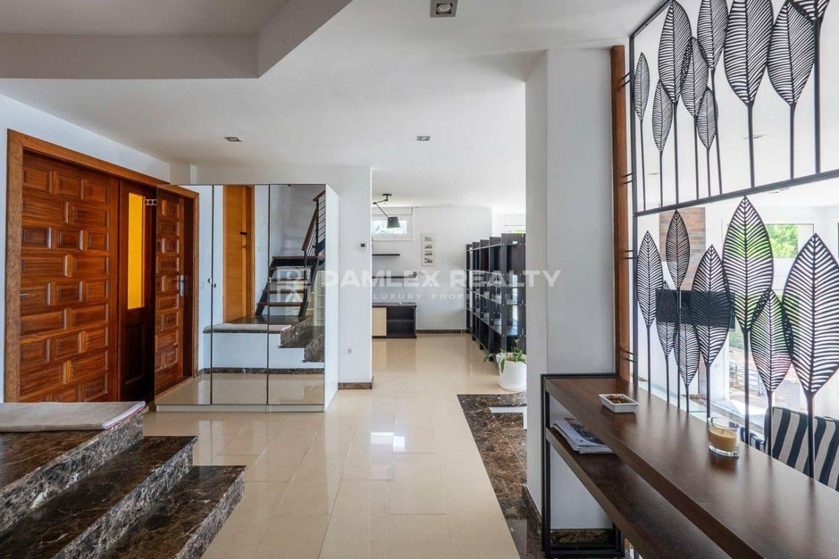 5 soveværelse Villa til salg i Lloret de Mar med swimmingpool garage - € 950.000 (Ref: 9152729)