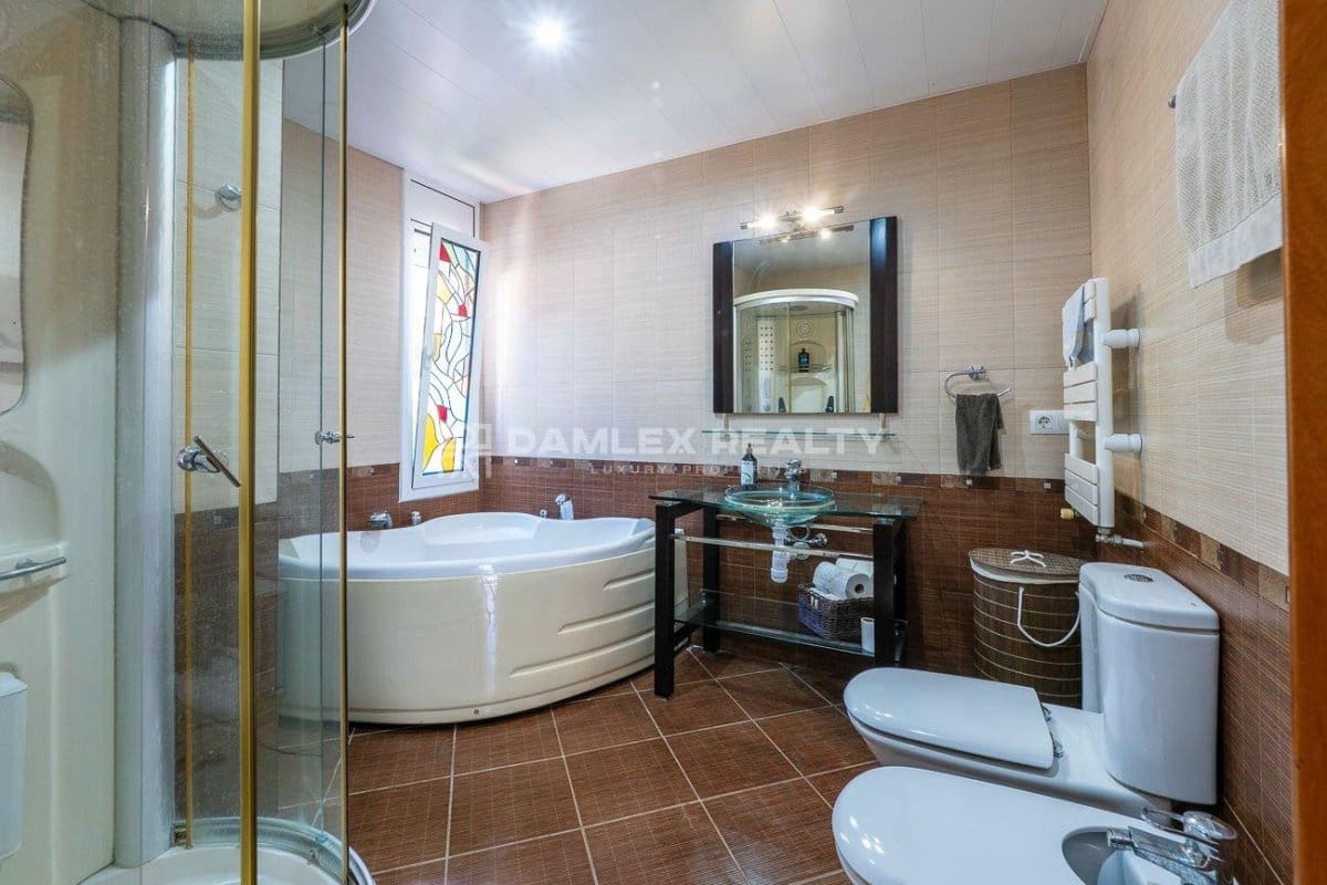 5 soveværelse Villa til salg i Lloret de Mar med swimmingpool garage - € 950.000 (Ref: 9152729)