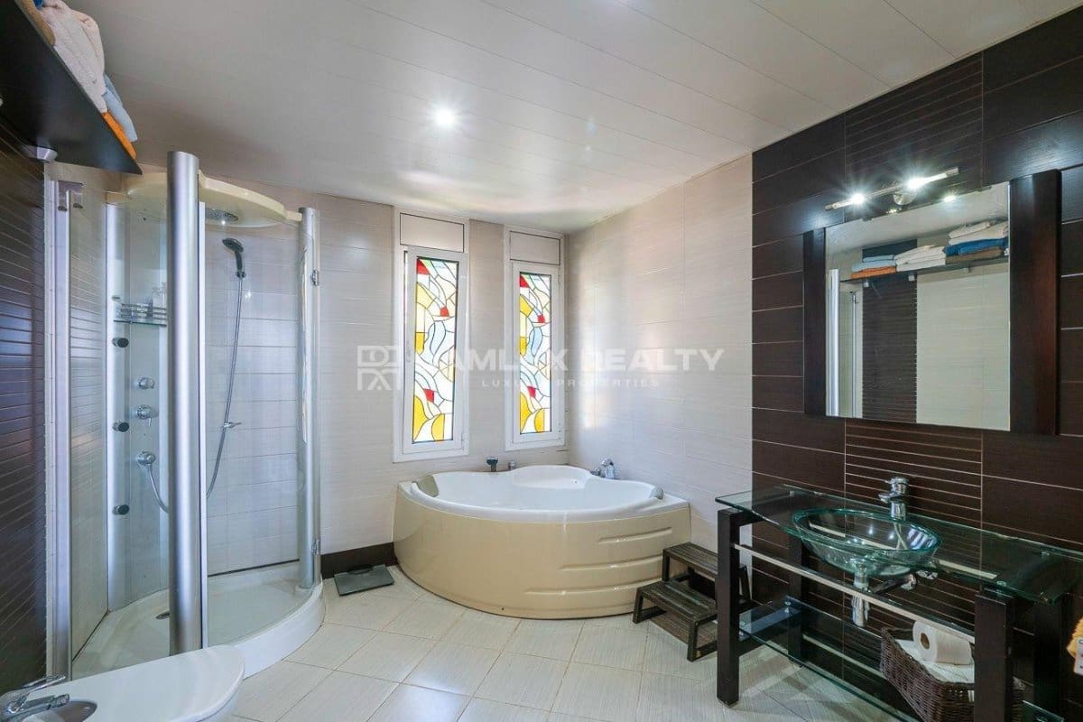 5 soveværelse Villa til salg i Lloret de Mar med swimmingpool garage - € 950.000 (Ref: 9152729)