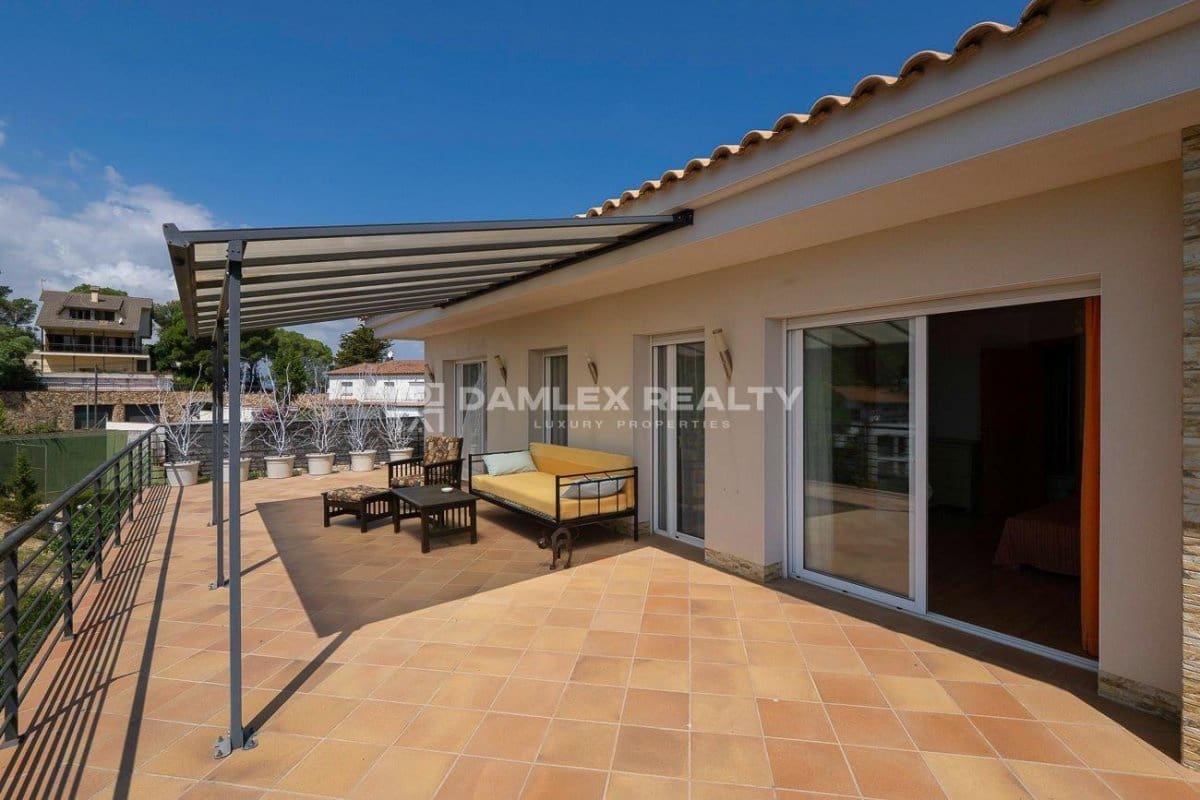 5 soveværelse Villa til salg i Lloret de Mar med swimmingpool garage - € 950.000 (Ref: 9152729)