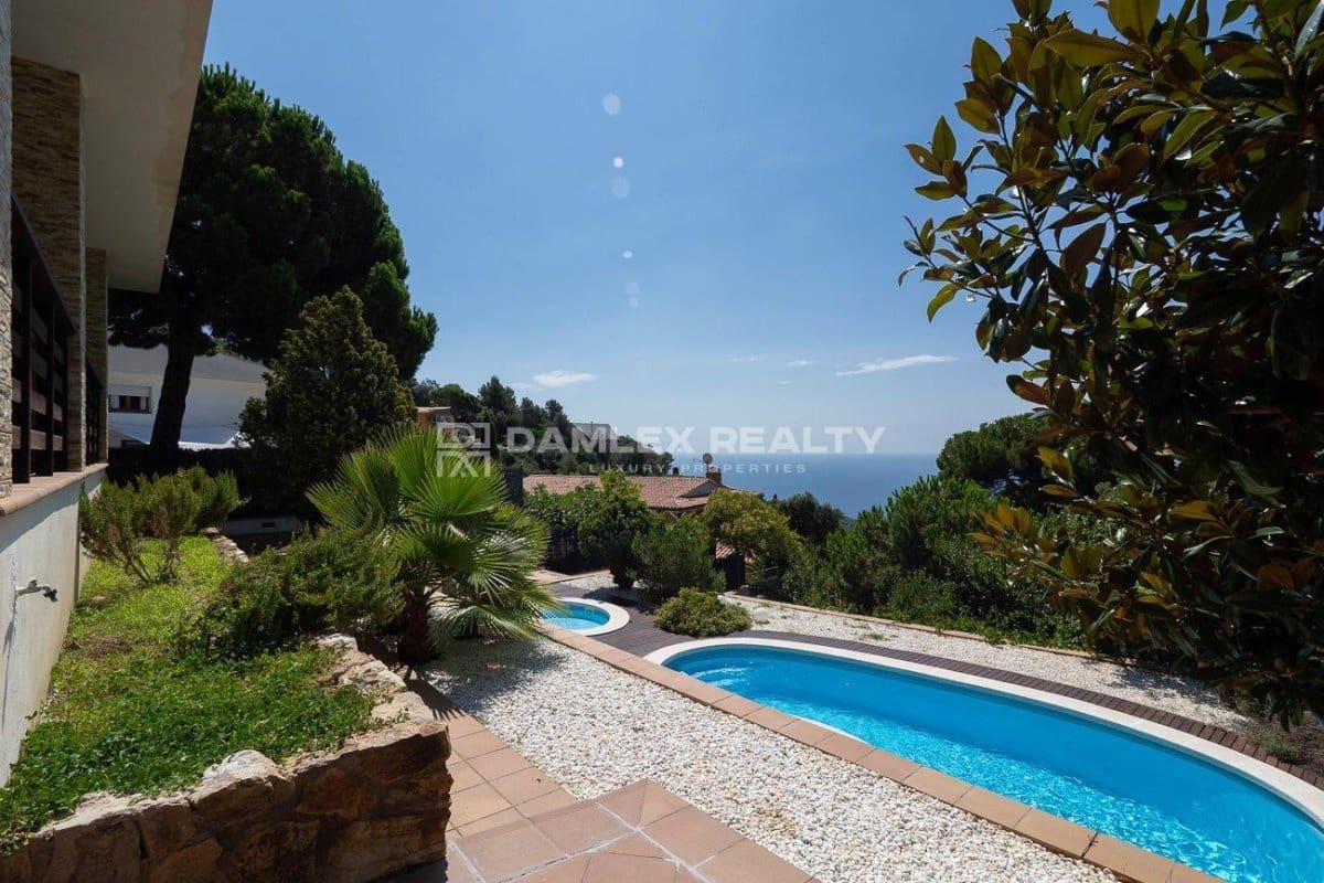 5 soveværelse Villa til salg i Lloret de Mar med swimmingpool garage - € 950.000 (Ref: 9152729)