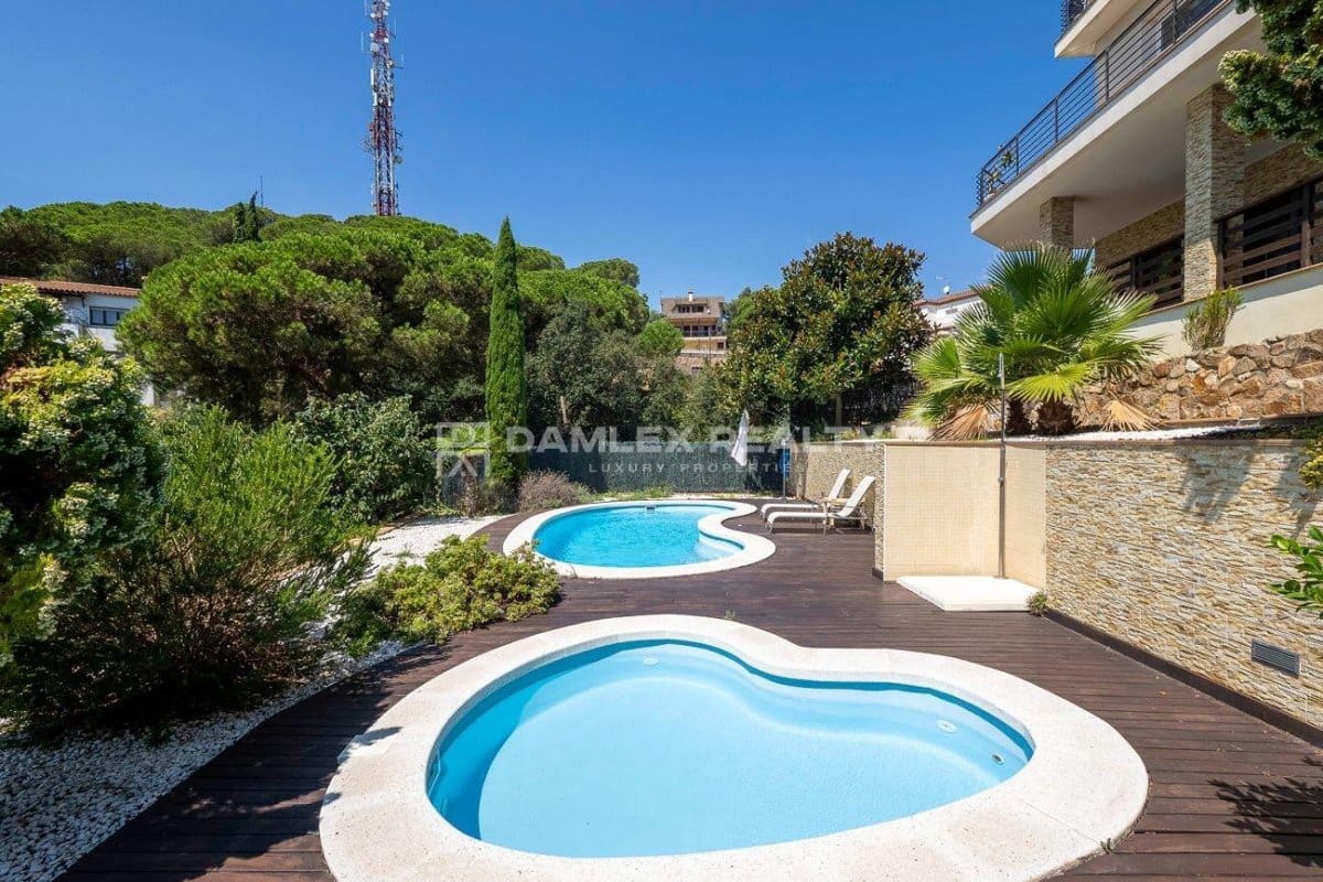 5 soveværelse Villa til salg i Lloret de Mar med swimmingpool garage - € 950.000 (Ref: 9152729)