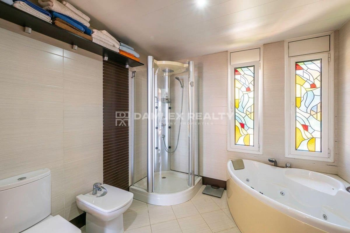 5 soveværelse Villa til salg i Lloret de Mar med swimmingpool garage - € 950.000 (Ref: 9152729)