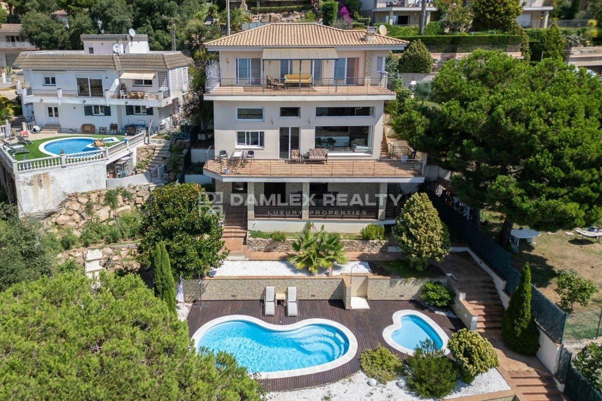 5 soveværelse Villa til salg i Lloret de Mar med swimmingpool garage - € 950.000 (Ref: 9152729)