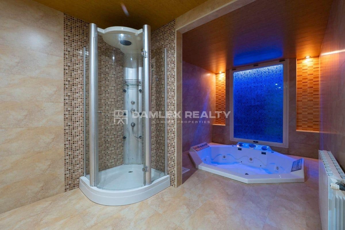 5 soveværelse Villa til salg i Lloret de Mar med swimmingpool garage - € 950.000 (Ref: 9152729)