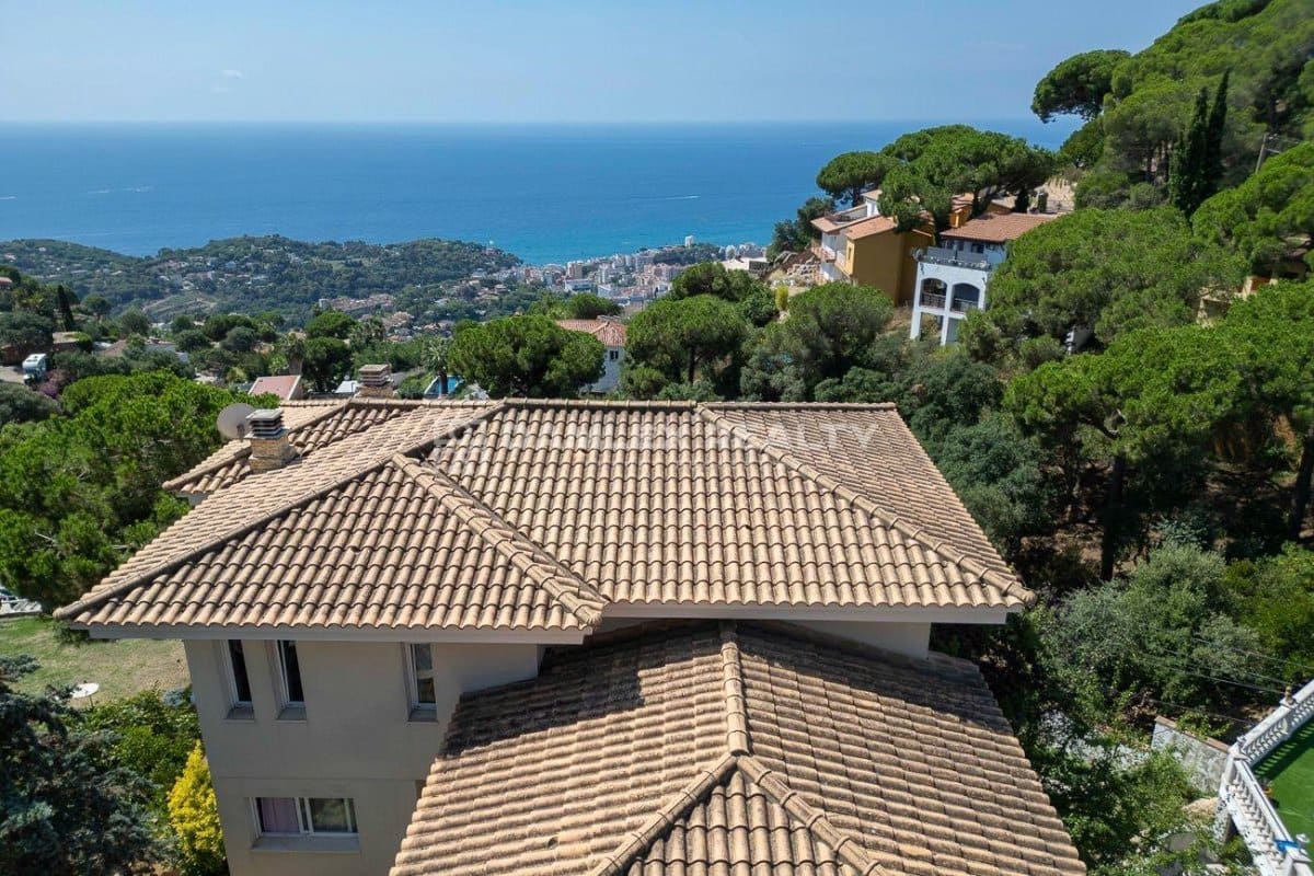 5 soveværelse Villa til salg i Lloret de Mar med swimmingpool garage - € 950.000 (Ref: 9152729)