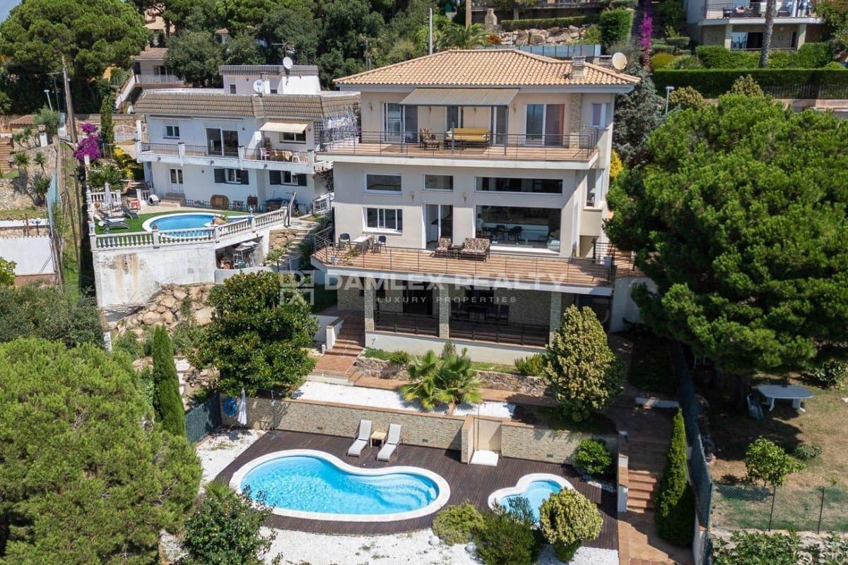 5 soveværelse Villa til salg i Lloret de Mar med swimmingpool garage - € 950.000 (Ref: 9152729)