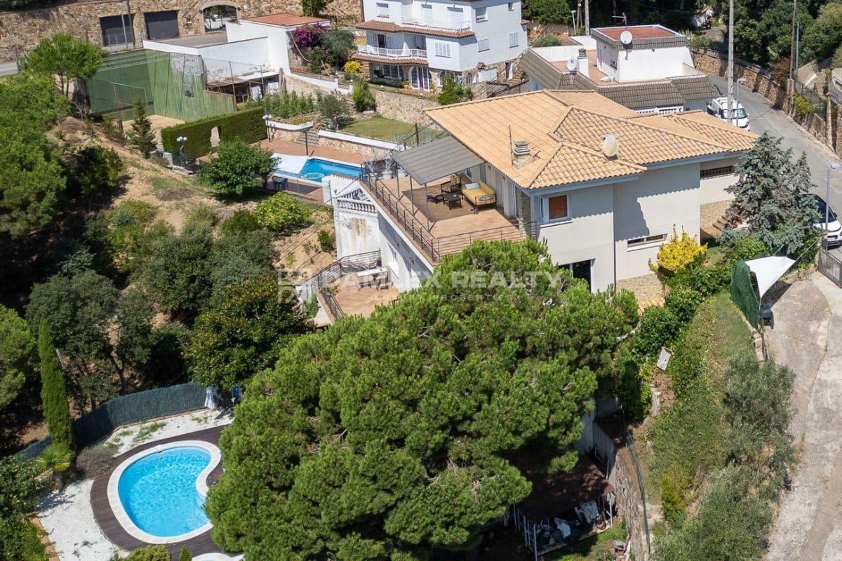5 soveværelse Villa til salg i Lloret de Mar med swimmingpool garage - € 950.000 (Ref: 9152729)