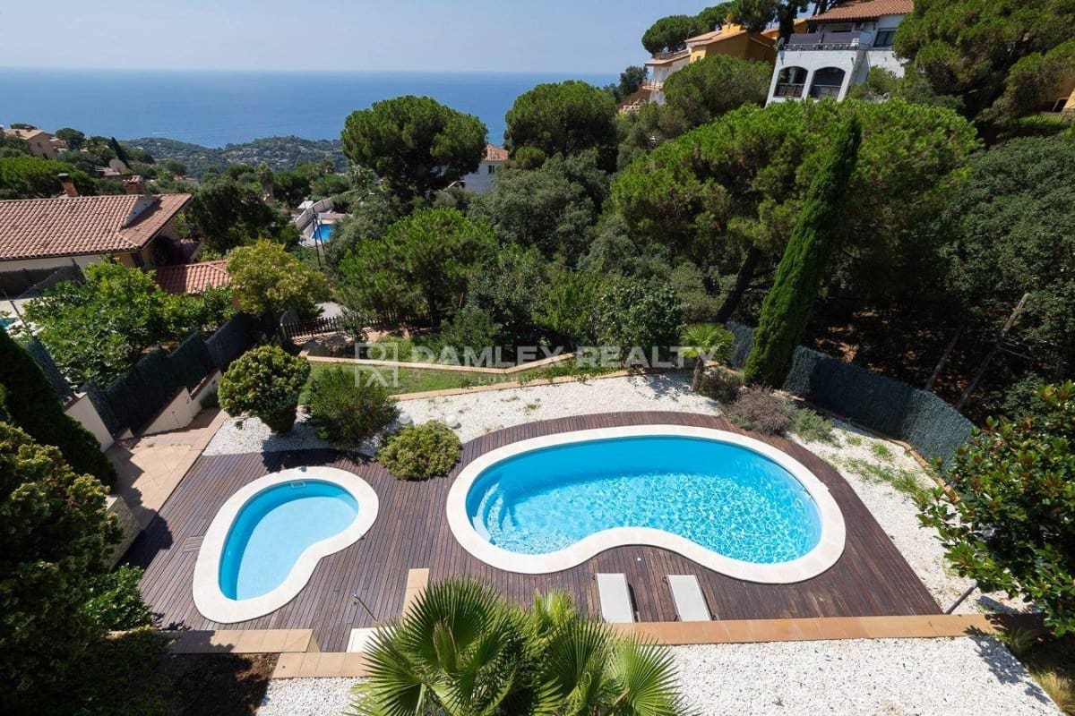 5 soveværelse Villa til salg i Lloret de Mar med swimmingpool garage - € 950.000 (Ref: 9152729)