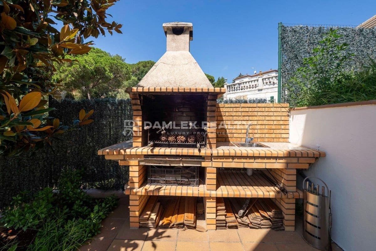 5 soveværelse Villa til salg i Lloret de Mar med swimmingpool garage - € 950.000 (Ref: 9152729)