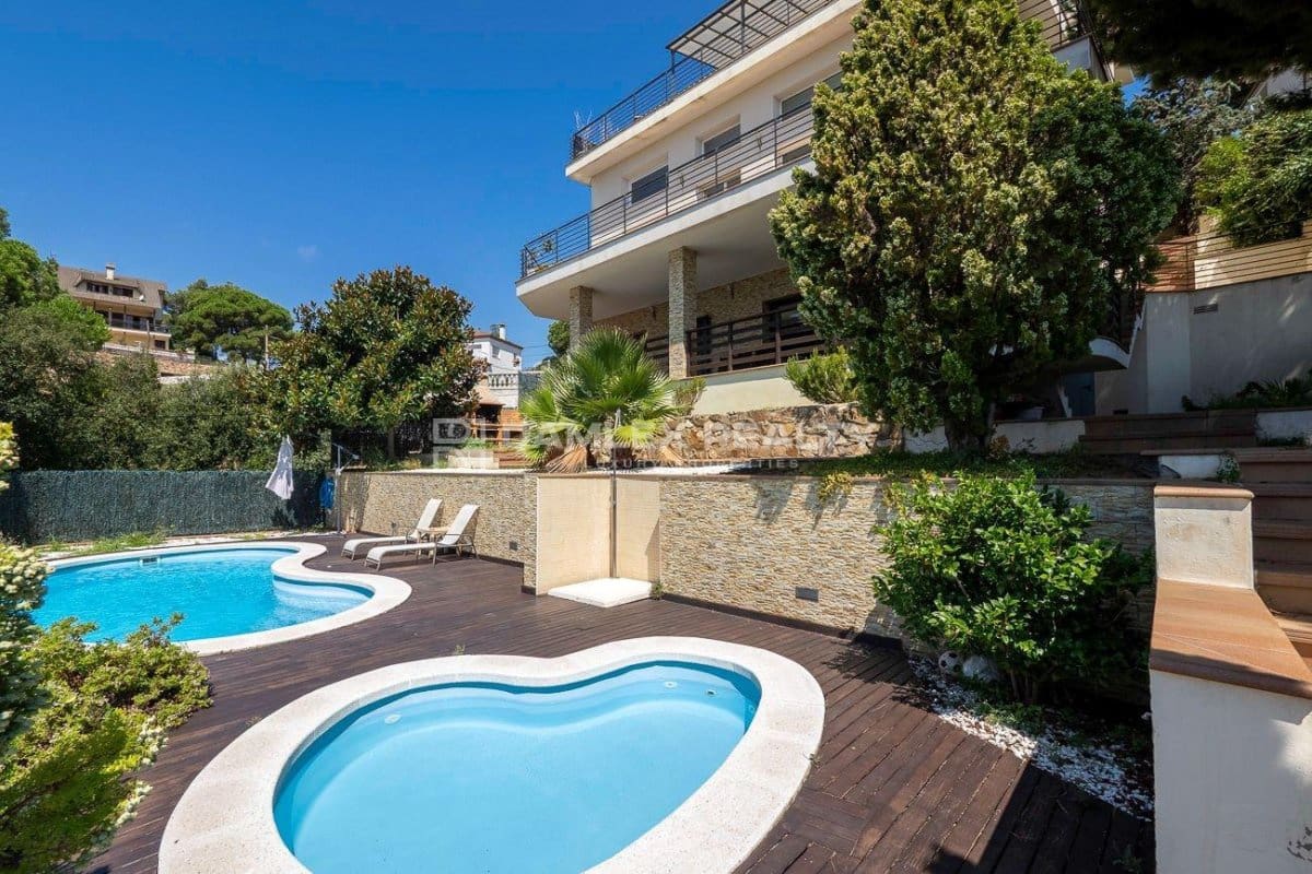 5 soveværelse Villa til salg i Lloret de Mar med swimmingpool garage - € 950.000 (Ref: 9152729)