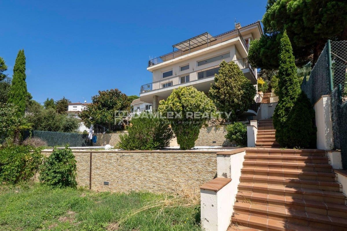 5 soveværelse Villa til salg i Lloret de Mar med swimmingpool garage - € 950.000 (Ref: 9152729)