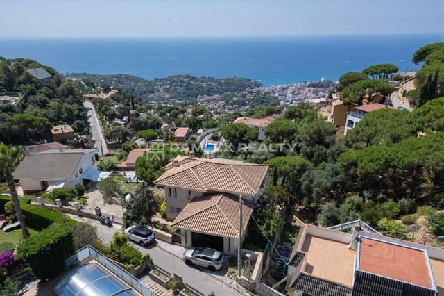 5 chambre Villa/Maison à vendre à Lloret de Mar avec piscine garage - 950 000 € (Ref: 9152729)